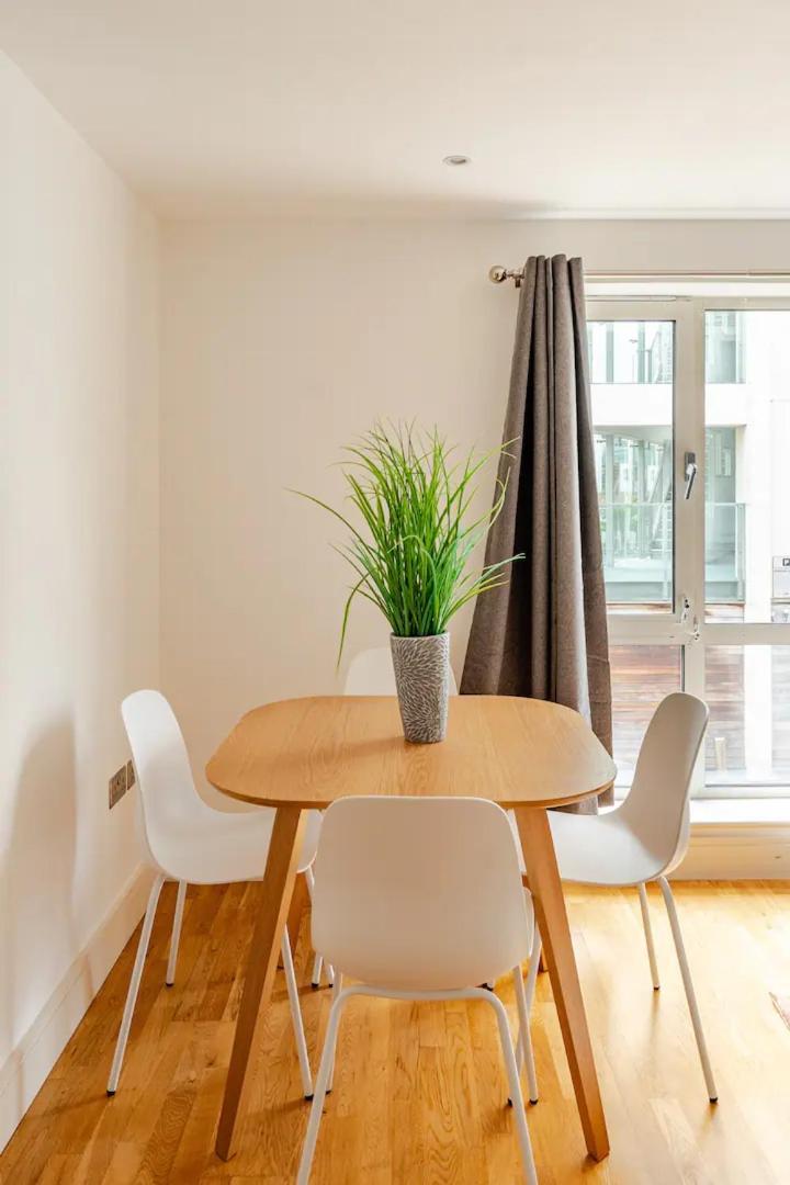 Brand New Flat In Central London With Car Park Exterior photo